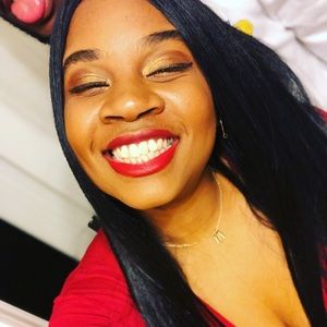 Meet your Posher, Angelique